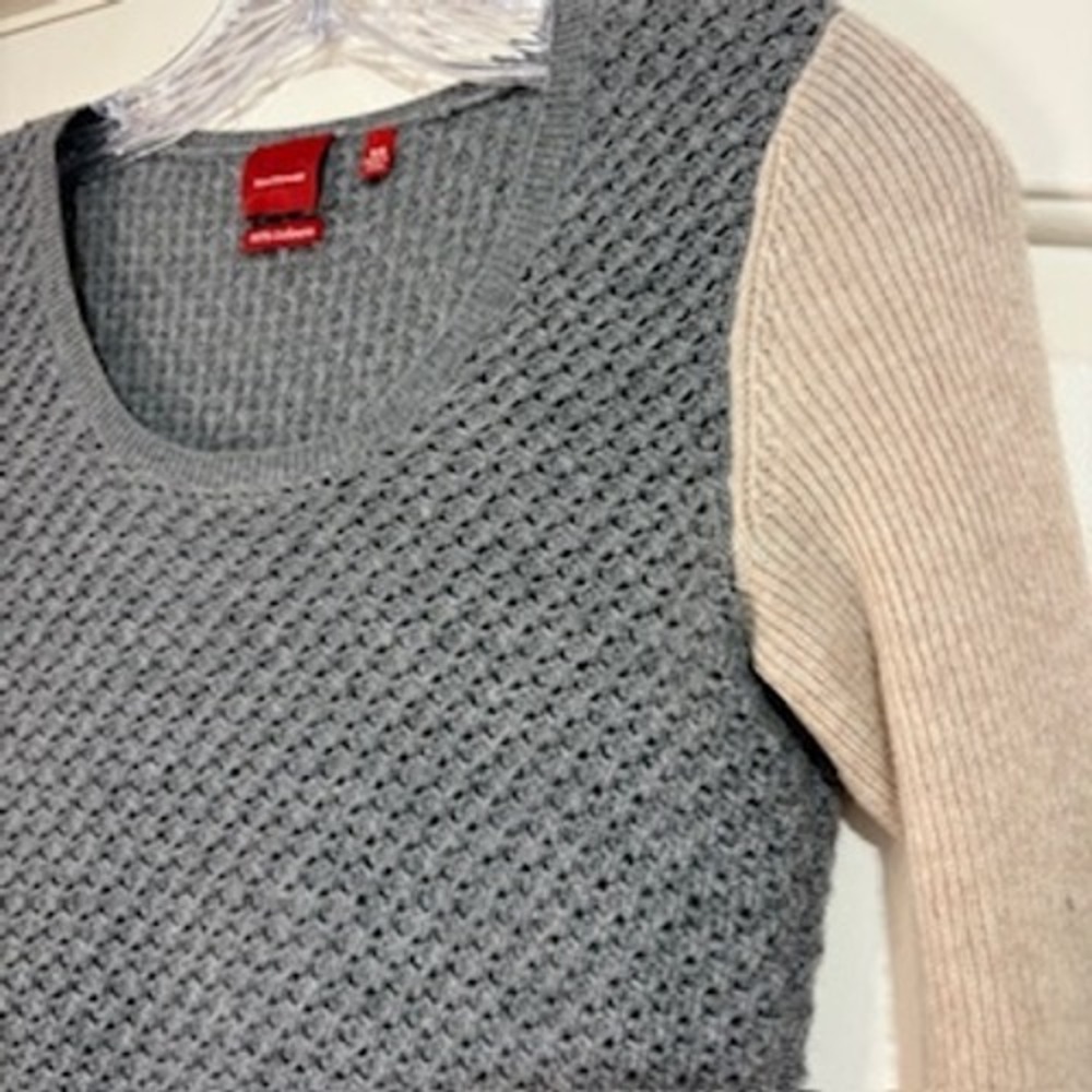 RED Saks Fifth Avenue 100% Cashmere Sweater XS Grey Beige Knit Long Sleeve - Picture 3 of 7